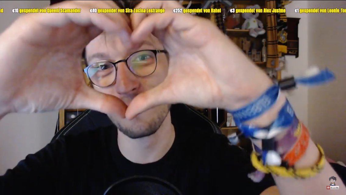 Knieselgryffin's tweet photo. Wenn man The walking Dead unterbrechen muss weil der Koalakopf mal einfach so einen spontanen #laberstream starten muss😂🤪
War mega toll dass du sowas gemacht hast🥰gerne wieder. So den abend ausklingen🥰
Aba jetzt weiter TWD schauen 🤪
Achja und paar Bilder eines @dagilp_lbh s https://t.co/toj7WTN3jn