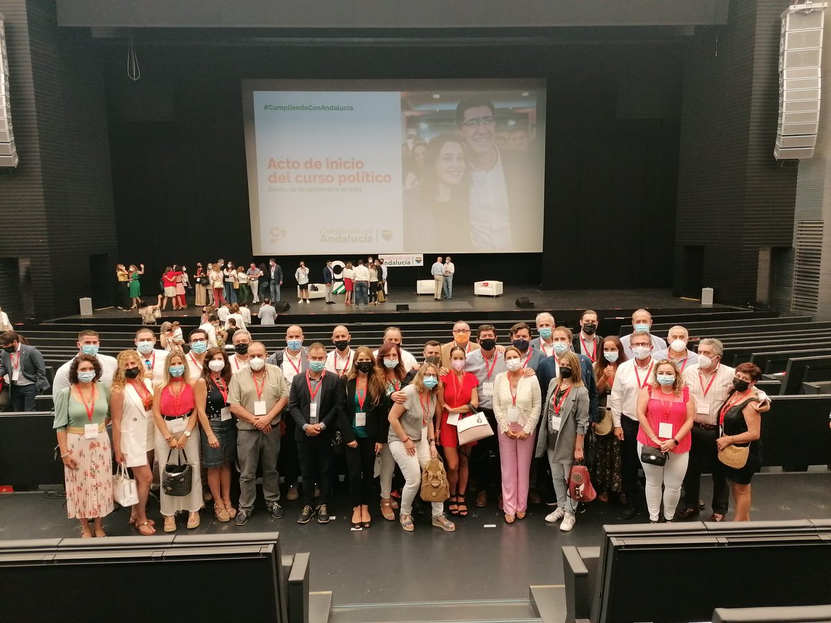 CsGranada_prov's tweet photo. 👌 Gran representación granadina en el inicio de curso político de @Cs_Andalucia! 🍊 Gracias a todos los compañeros que se han desplazado hasta Sevilla para acompañar a @InesArrimadas y @JuanMarin_Cs 👏 #cumpliendoConAndalucia #CsSigueFuerte https://t.co/vLeB2RGKxP