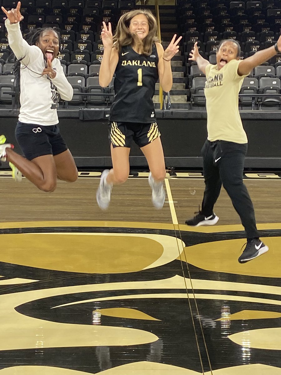 Lily Zeinstra (@lilyzeinstra) on Twitter photo Fun visit at Oakland today! Thank you <a href="/coach_keshab/">Ke'Sha Blanton</a> <a href="/CoachTungate/">Jeff Tungate</a> and Coach Crystal for the tour💛 Fun visit at Oakland today! Thank you <a href="/coach_keshab/">Ke'Sha Blanton</a> <a href="/CoachTungate/">Jeff Tungate</a> and Coach Crystal for the tour💛