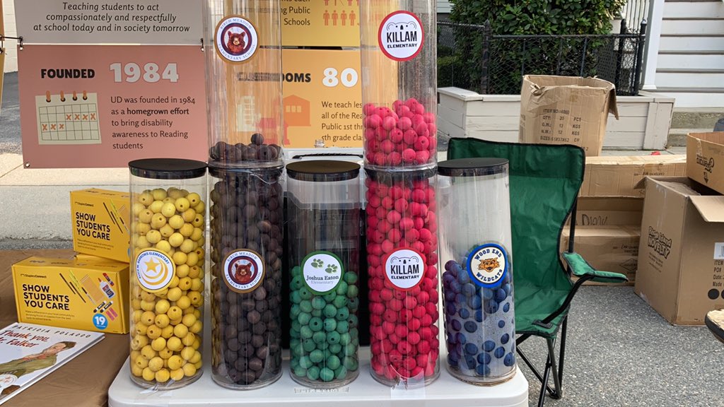 Only 30 minutes left to donate and enter our raffle! Come down to the Faire or donate online at givebutter.com/udatstreetfair…