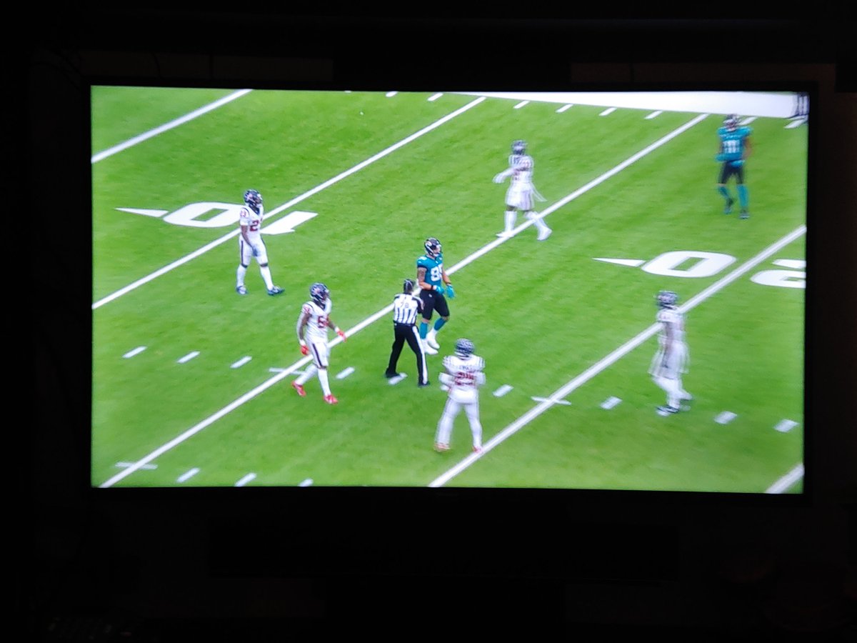 hmhackmaster's tweet image. The network broadcast truck lost power in Houston?
Over 2 mins of single camera feed with no graphics, and now listening to New York's broadcast crew doing the commentary.
Ouch.