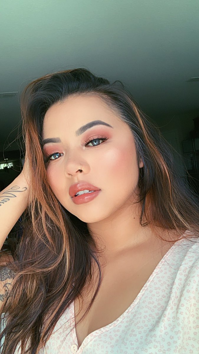 teilianapthomas's tweet photo. Still that bitch 😘 https://t.co/LZiyPQf3rq
