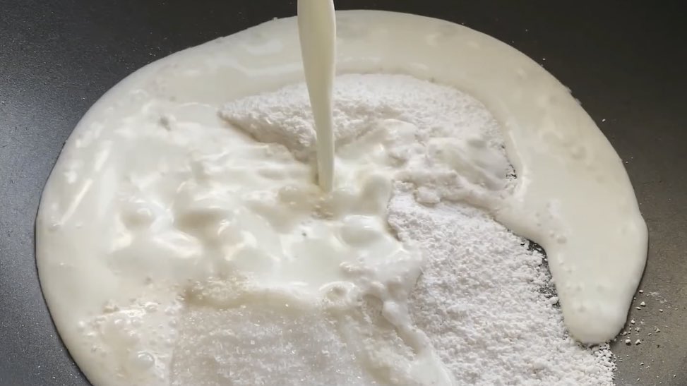 tinyisapics's tweet photo. how to make mochi 🍡 https://t.co/nSjcrU2CAm