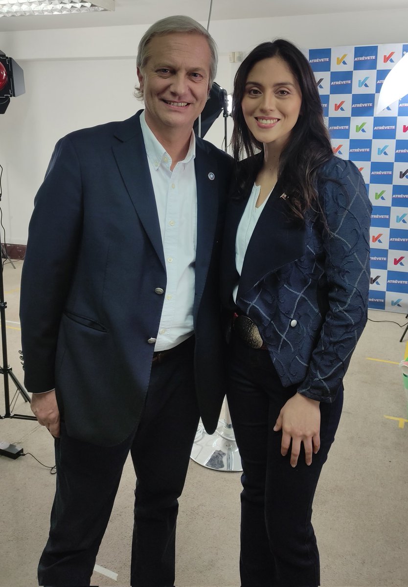 D16Val's tweet photo. En Primera y Segunda Vuelta
ATRÉVETE con @joseantoniokast y con todos los candidatos de la lista que respaldamos su candidatura y la nuestra.
SOMOS equipo y juntos Avanzamos
La Libertad Avanza
SABÉ LO!
#JAKPresidente2022 y NO HAY MÁS
#VotaPorLosRepublicanos
#ValD16 #VAAAMOOOS https://t.co/OMRtw4akwX