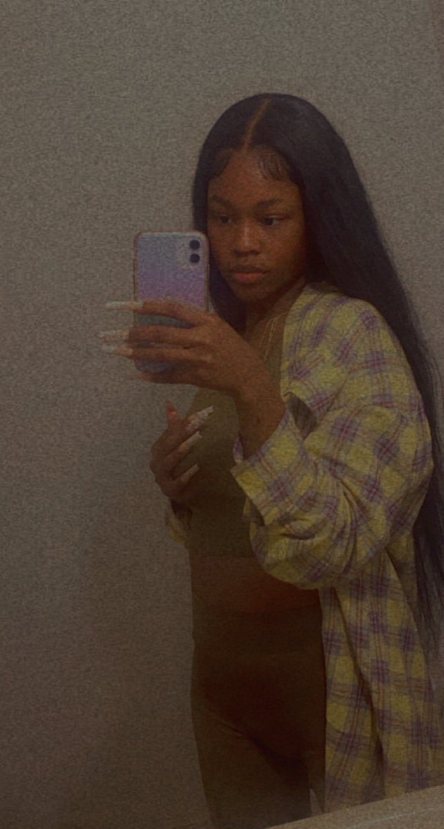 esthefaniej28's tweet photo. #lastfirstweek i’m mad asf i really ain’t take pics for my first week of school as a senior 🥴 the first were cute too🤦🏽♀️🙄☹️ https://t.co/NV4Eab0ulY