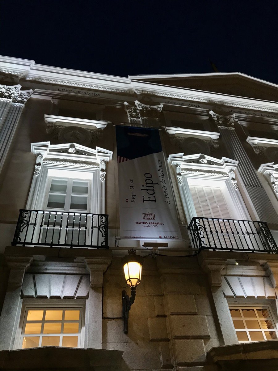 Marttaadh's tweet photo. Entre los planazos que dan la vida está ir a ver a @AlejoSauras en ‘Edipo, a través de las llamas’. 
Enhorabuena por la obra y por el monólogo final, has estado impresionante. https://t.co/oX3UAgRr0Q