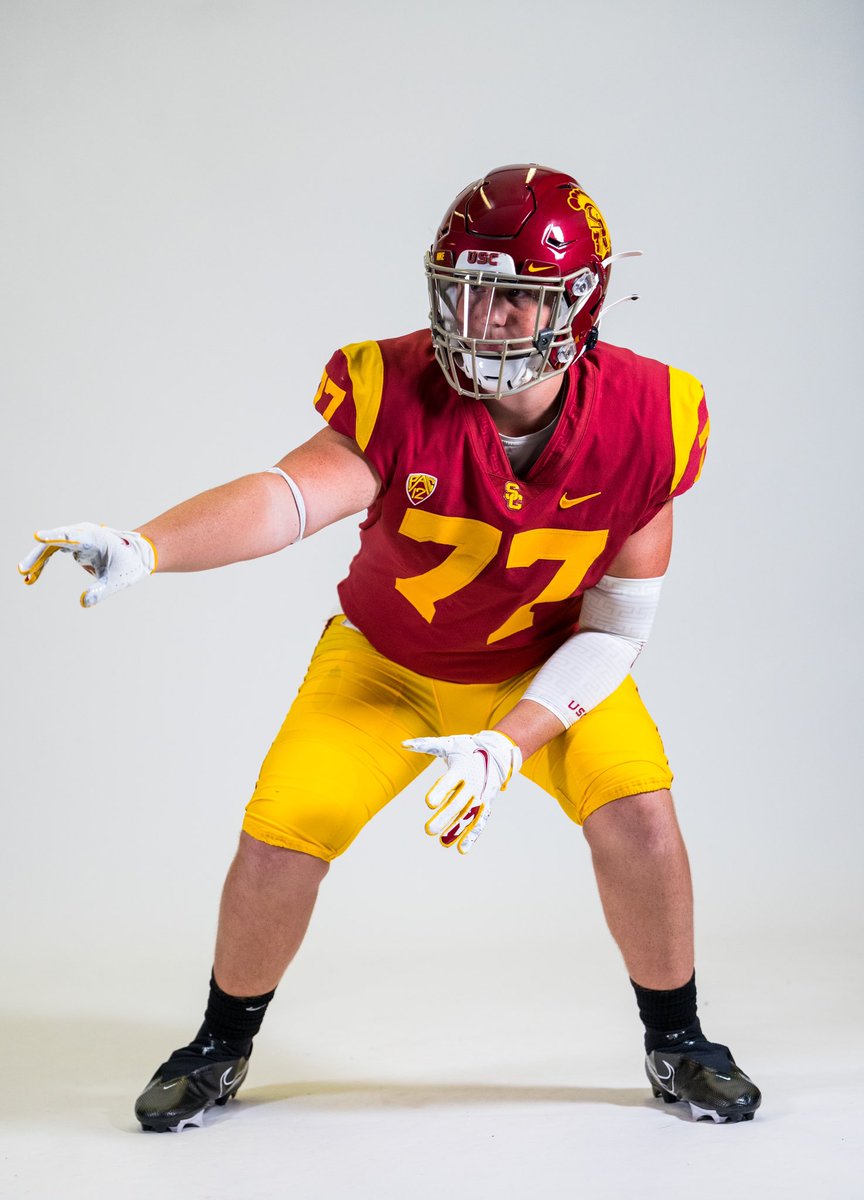 PyleGibson's tweet photo. After a great conversation with @ClayMcGuireUSC I’m extremely blessed and honored to receive my first offer from USC! #FightOn #BLVDBound #USC  @KLEINCAINFB https://t.co/ozN5bWHkkf