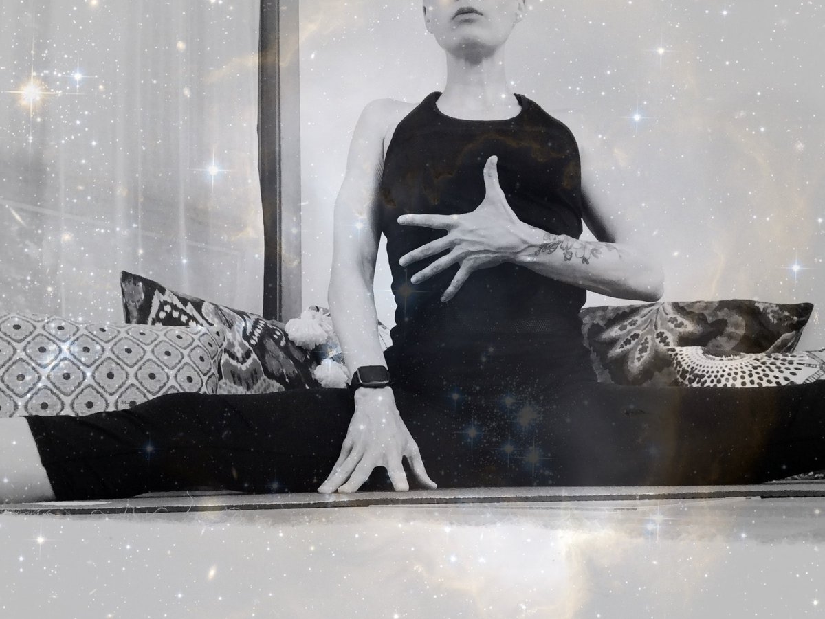 willbewellness's tweet photo. Hey! It’s time to get centered. 

#gettingcentered #yogagirl #midwestyoga #madisonwi #yogateacher https://t.co/0ZSHaqZrQM