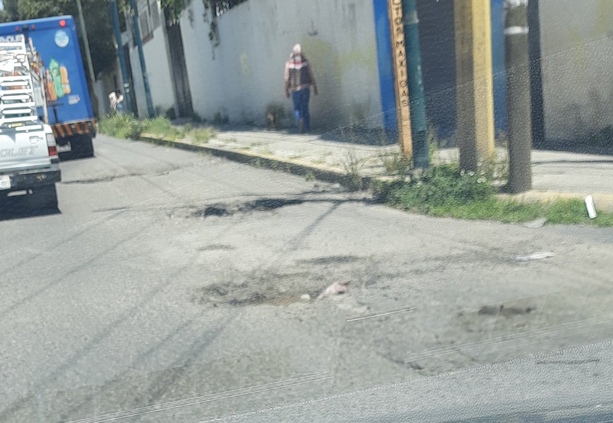 jessimldnd's tweet photo. @InfraPue por favor tapen estos baches en Blvd Nacozari entre 15 Norte y Blvd Norte. 

Literal es un cráter. https://t.co/BzTOw8UXgV