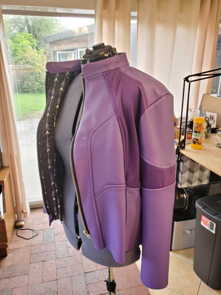 lv_cosplay's tweet photo. Final stretch! Just some top stitching and hemming to go! Loving the look (and feel) of the sunridge side leather from @tandyleather for this project. 
#leatherwork #leather #katebishop #hawkeye #marvelavengersgame #marvel #marvelcomics #cosplay #wip https://t.co/OVQ4JEdSs5