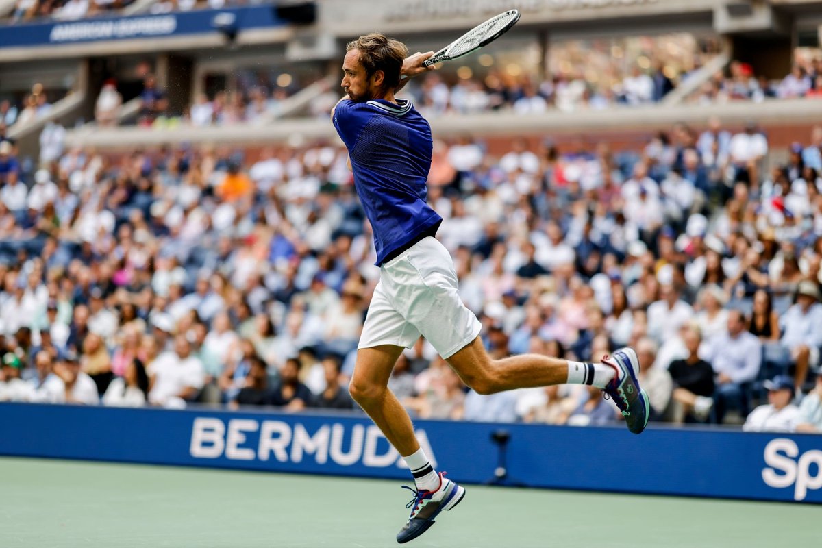 jmgmoron's tweet photo. MEDVEDEV LOGRA LO IMPOSIBLE.

El ruso se marca el partido de su vida, en una actuación que es imposible de mejorar, para dejar a Djokovic en la miel en los labios en el US Open.

Su primer Grand Slam. Seguro que no será el único. BRAVO, Daniil. https://t.co/uSZfryHTNO
