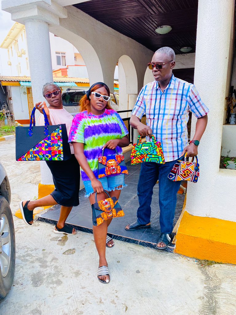 Miz_Fey's tweet photo. Begged my parents to model for me today 🤣😂🥰😍 pls patronize me 🙏🏽 https://t.co/DAqfmy0pN6 

#BBNaijaShineYaEye #BBNaijia #BBNaija6 #BBNajia https://t.co/oZg6xy6IXy