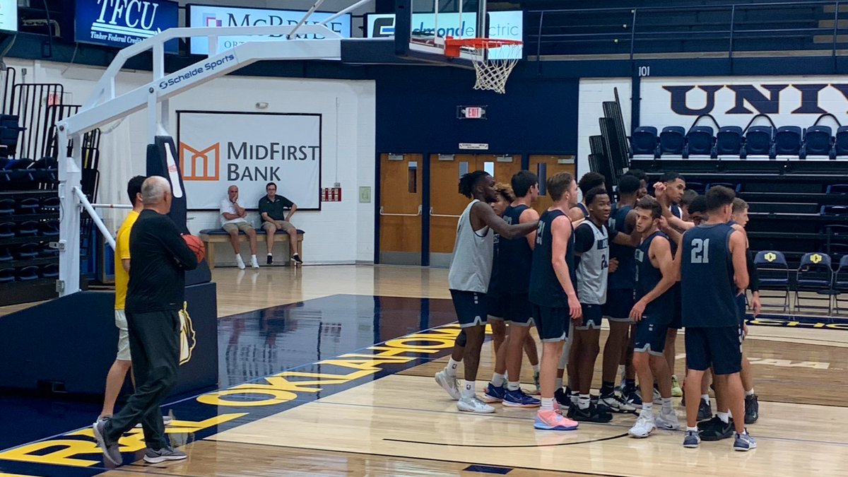 OBCA_'s tweet photo. University of Central Oklahoma Coach Bob Hoffman and his team getting some work in  #GameShots #GameSpots #GameSpeed https://t.co/nMTkCScAHw
