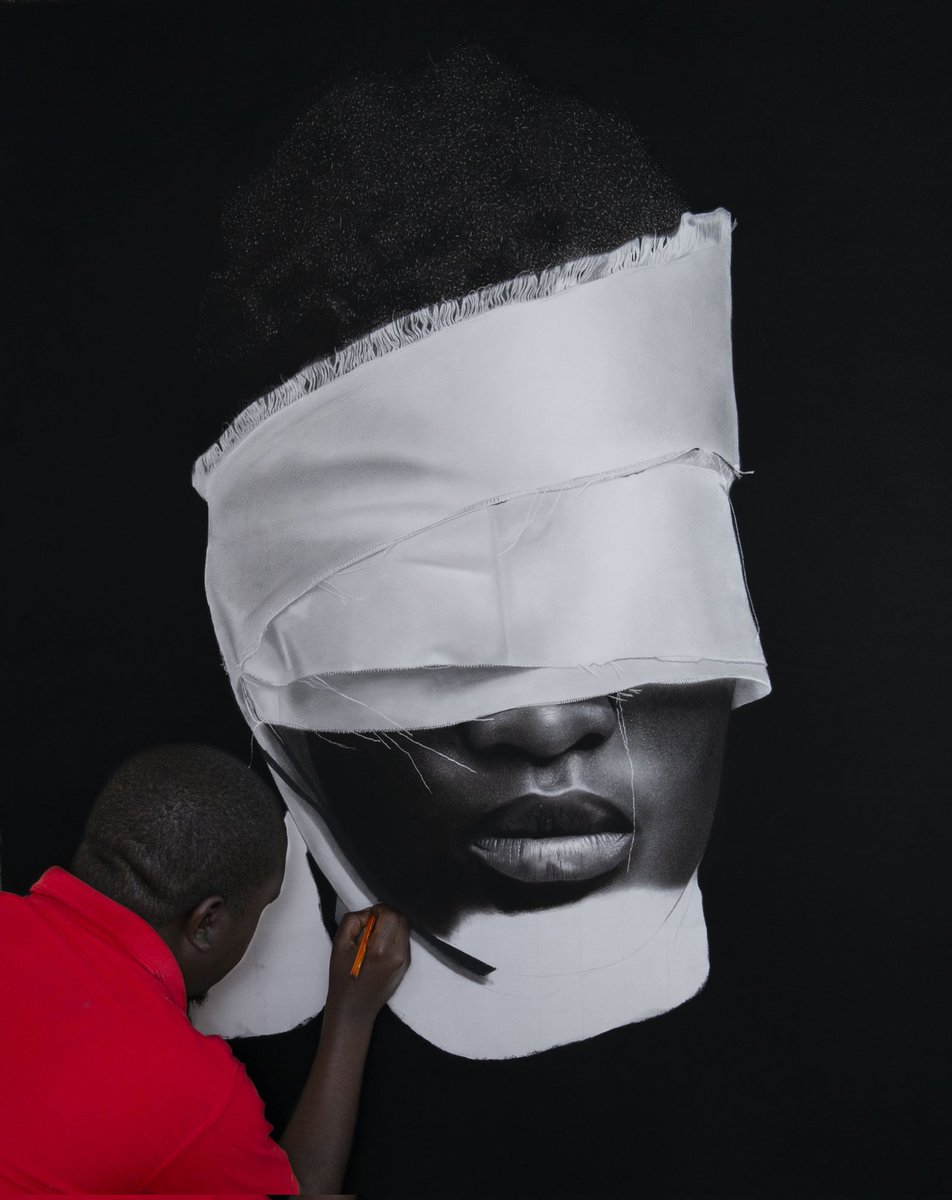 The making of "Upofu" piece
Charcoal on paper
#artwork #charcoal #realism