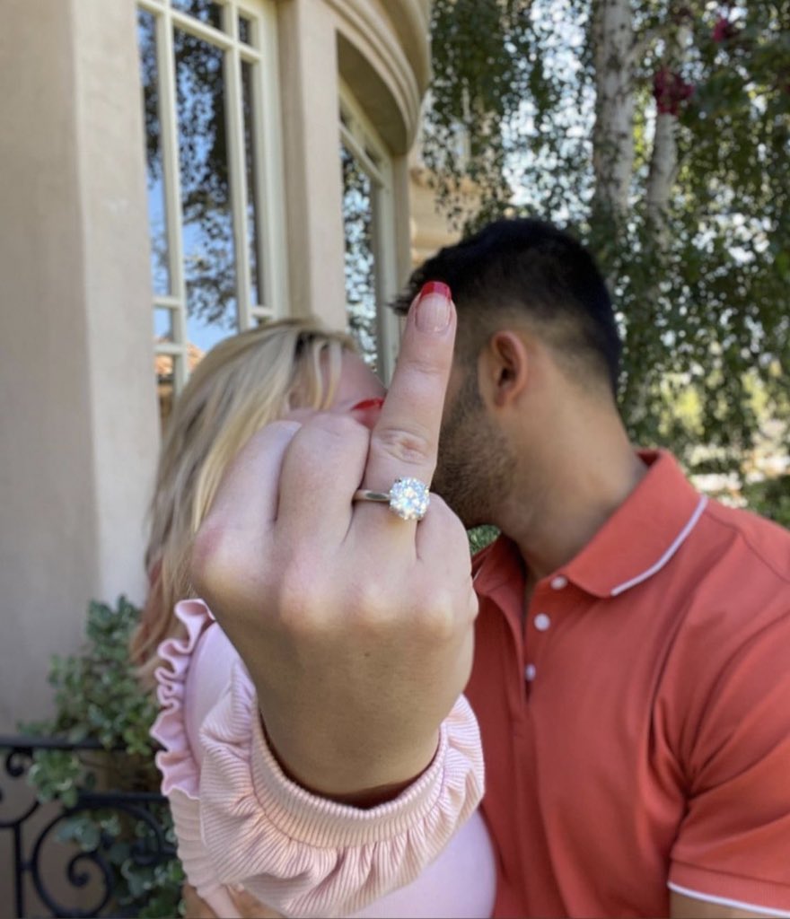 godneyszone's tweet image. Britney Spears is getting married😭