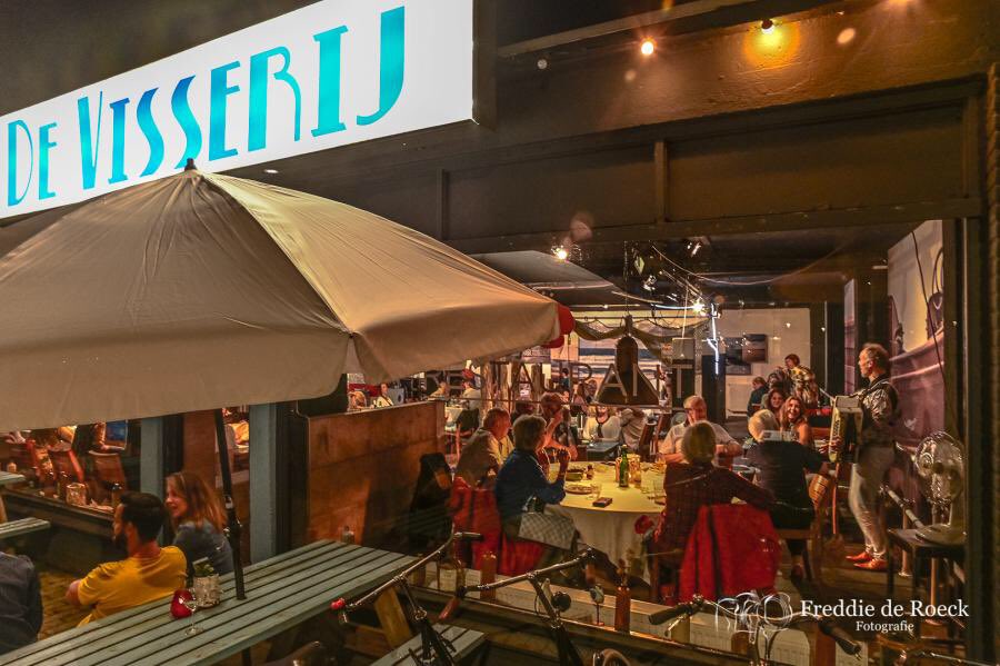 freddiederoeck's tweet photo. Helaas jammer maar #DeVisserij en het kleine cafe aan de #Piushaven die zijn nu dan ook echt voorgoed dicht. Lees meer
https://t.co/Sty0gqnMCz https://t.co/hK6mBpdwpe