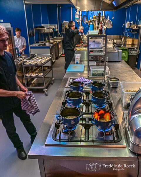 freddiederoeck's tweet photo. Helaas jammer maar #DeVisserij en het kleine cafe aan de #Piushaven die zijn nu dan ook echt voorgoed dicht. Lees meer
https://t.co/Sty0gqnMCz https://t.co/hK6mBpdwpe