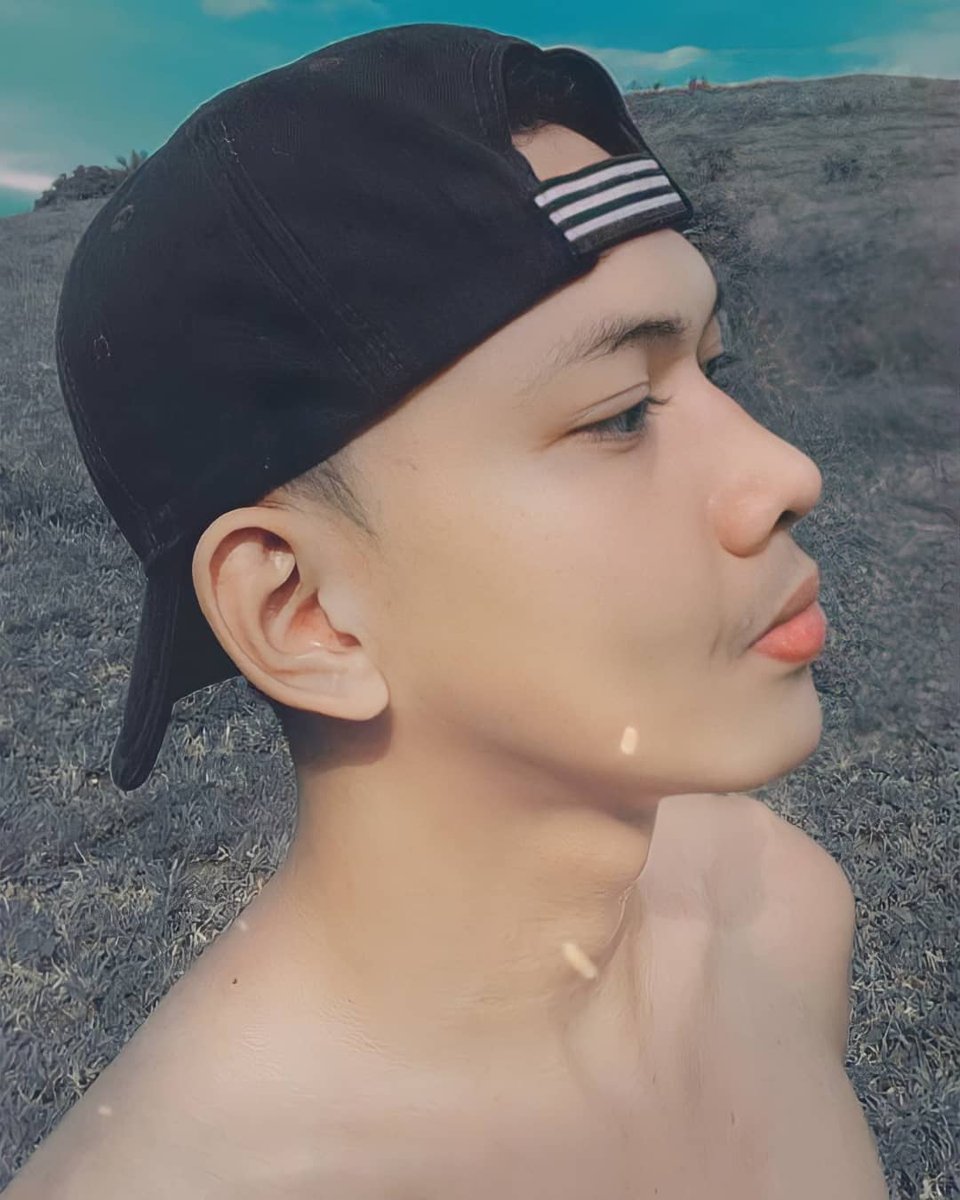 sure na kayo? ayaw nyo sa may collar bone? HAHAHA anyway good morning to all, goodluck sa mga kagaya kong start ng class today🤗