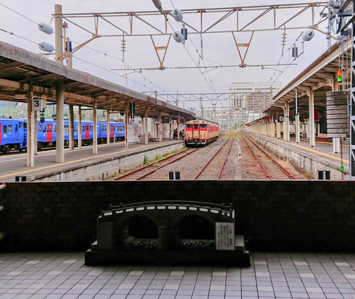 releaseasuca's tweet photo. おはようございます。

今週もどうぞよろしくおねがいします。

画像は　消滅した長崎駅旧地上被爆プラットホーム https://t.co/Lmne6ysP1s