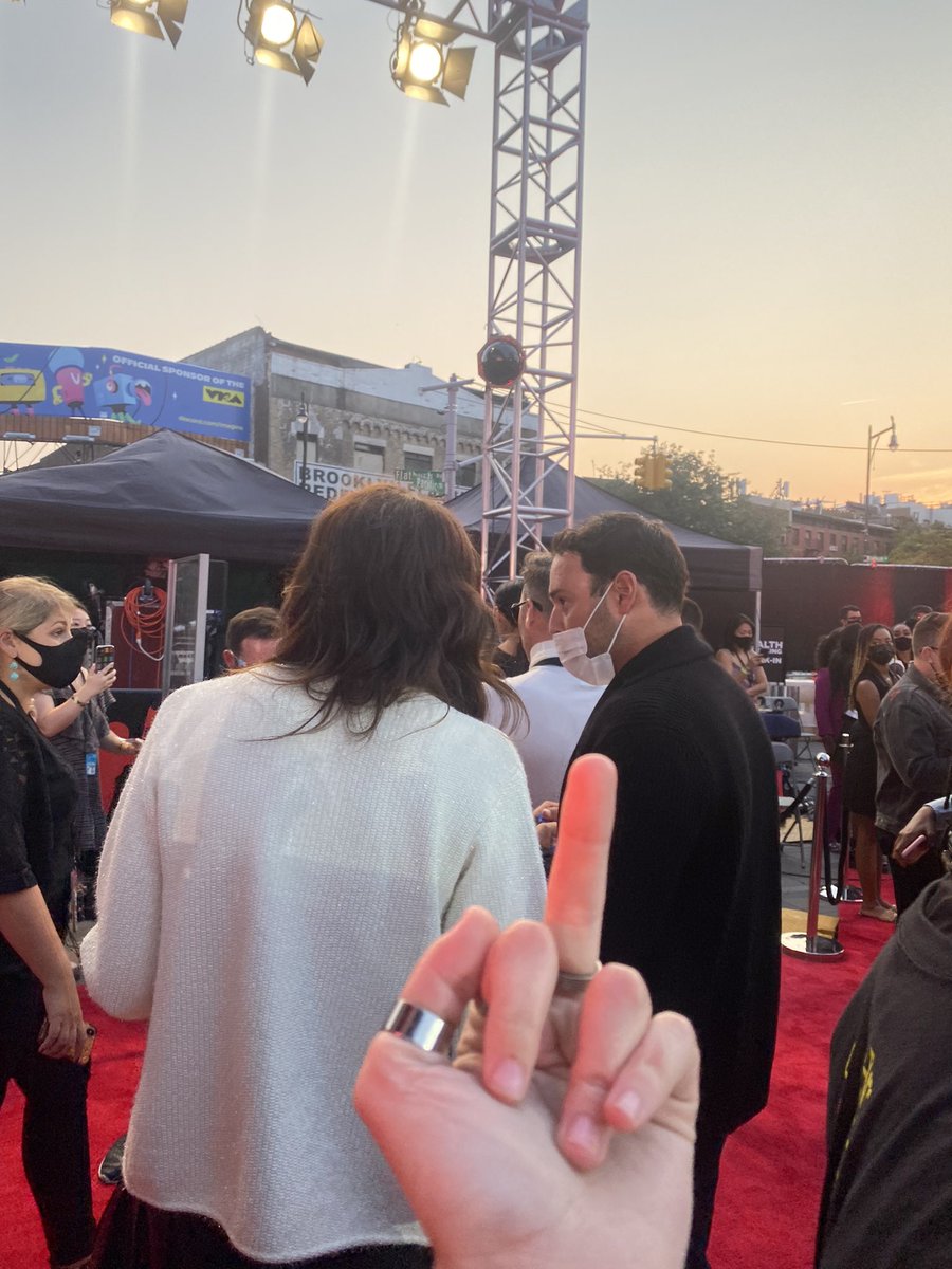 shakeitoffline's tweet image. JUST FLIPPED OFF SCOOTER BRAUN