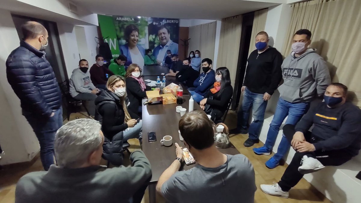 CarreteraMedios's tweet photo. #PASO2021 #Viedma En el bunker de JSRN esperan la llegada de @ArabelaCarreras @pedropesatti y @mechiibero Buenas sensaciones de los resultados provisorios. Confían en una buena elección para la lista que encabeza @AgustinxDomingo #PASORN https://t.co/qgyDnlgCqd