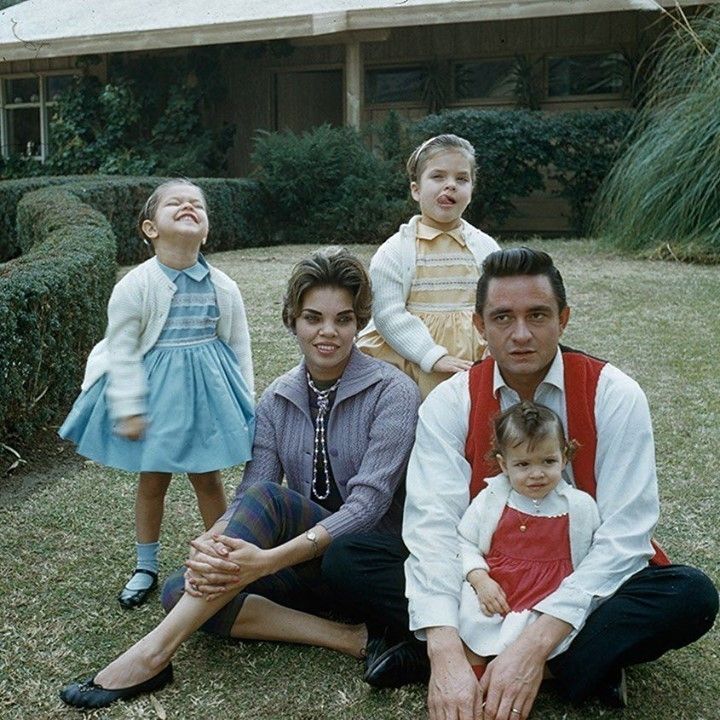 Johnny Cash and his first wife Vivian Liberto with their daughters in the early 1960s.