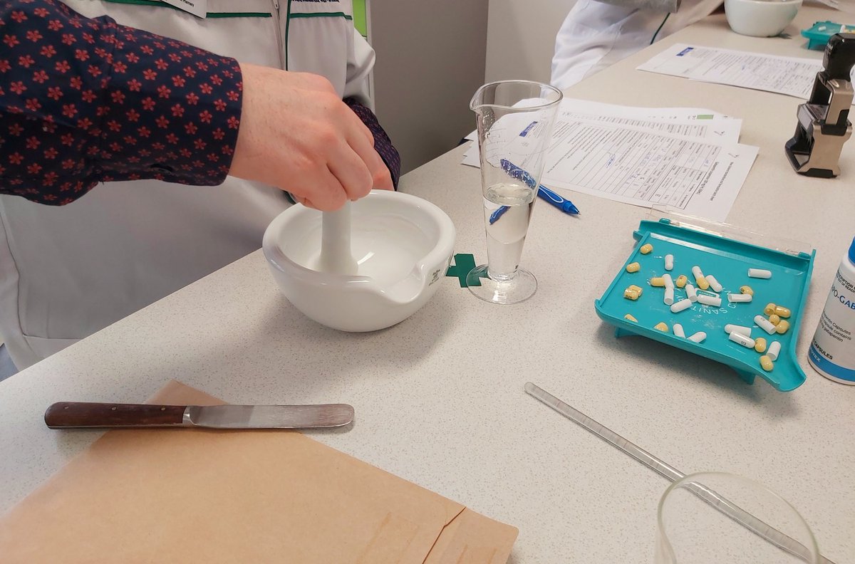 CarlaDillon's tweet image. Grateful to have students back in class! #alertlevel2 #studentpharmacists #compounding #skills #COVID19nz @OtagoPharmacy