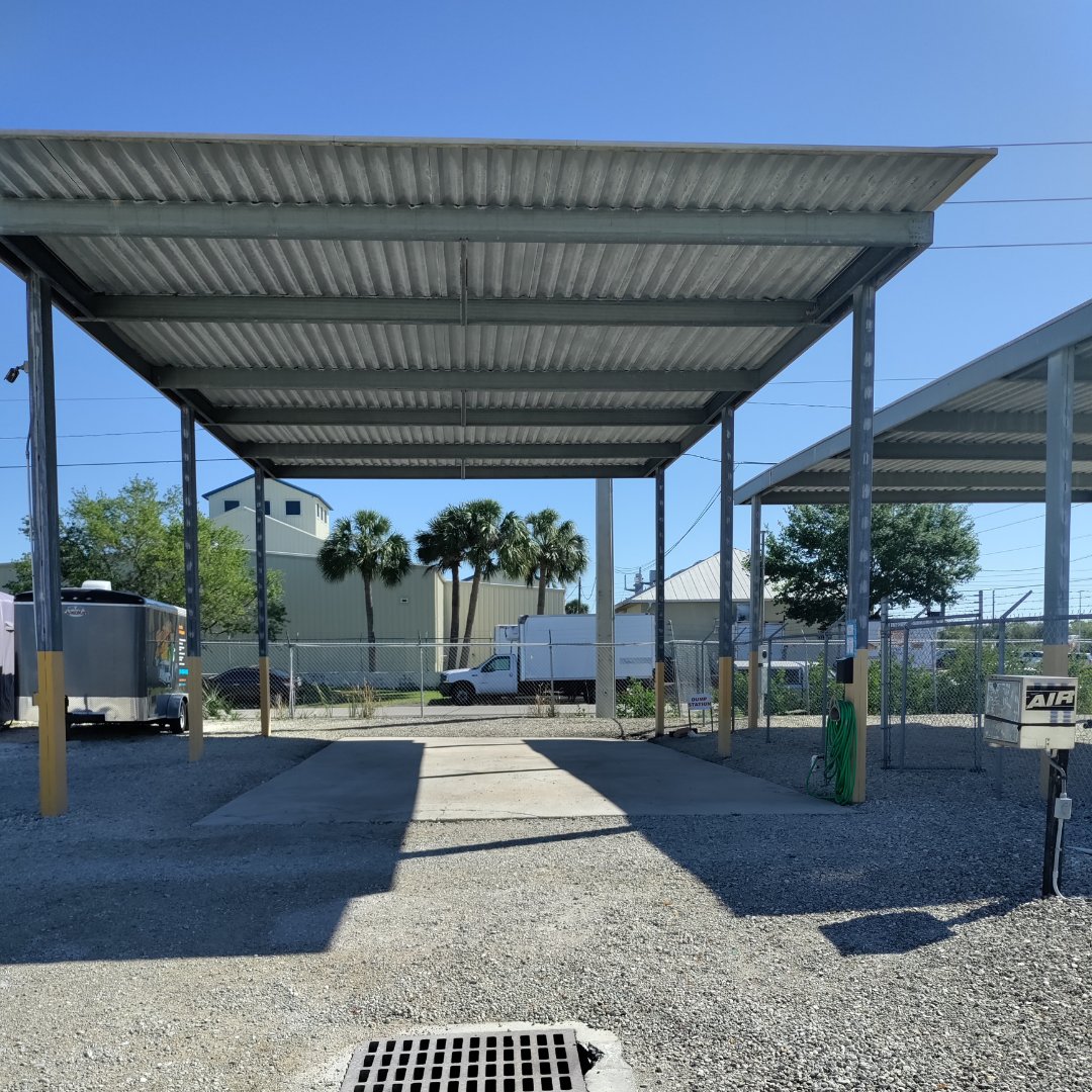 PCStorageFL's tweet image. Before you tuck her in for the night, show your #boat or #RV some love with our  wash stations &amp;amp; covered detailing areas. Sleep soundly knowing she&apos;s in good hands in our spacious lot, complete w/ 24/7 video surveillance + a full perimeter security fence. #BoatandRVStorage #PGFL