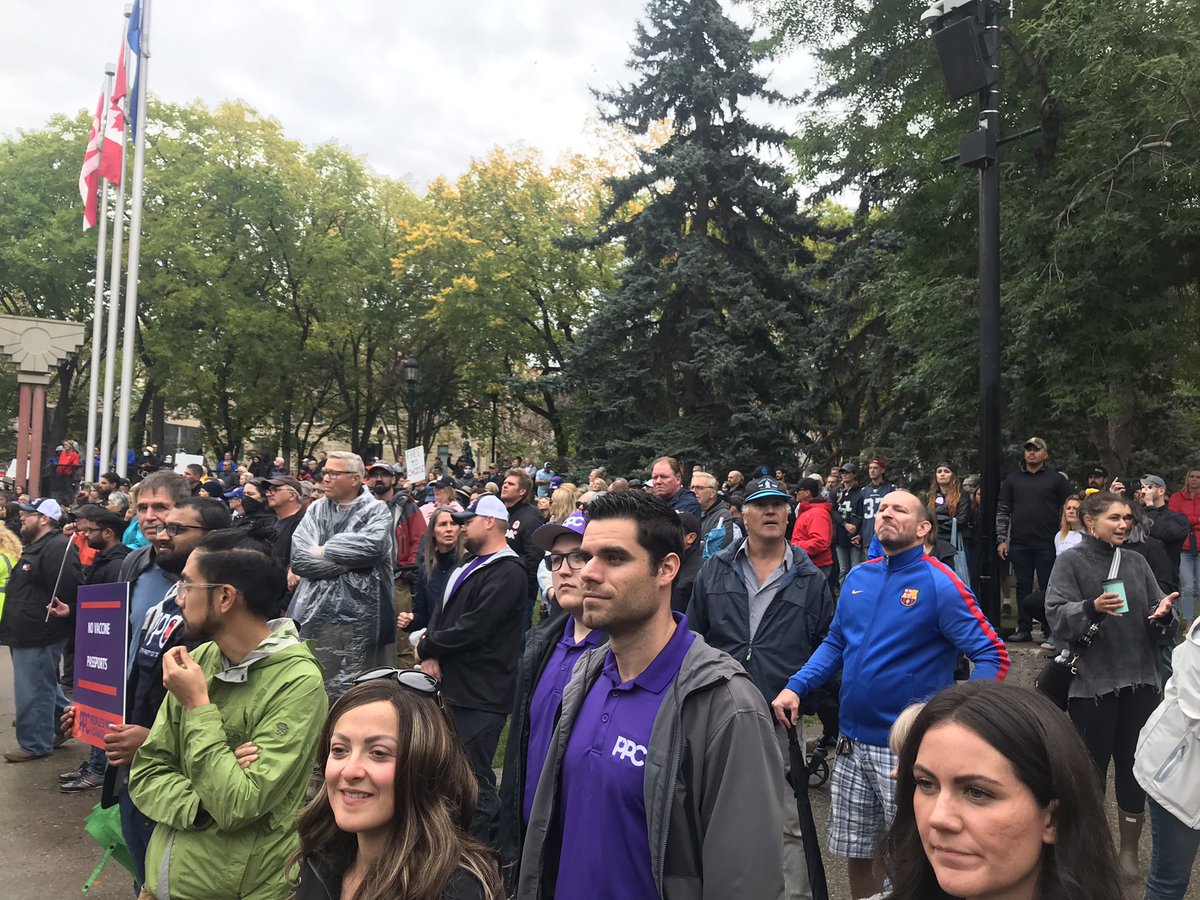 EdwardGaoPPC's tweet photo. Was at the Frontline for Freedom event in support of firefighters, police, AHS, and city employees! Huge turnout! Stand up for our Charter rights and freedoms! No #vaccinemandate, no #vaccinepassport. #voteppc #cndpoli https://t.co/rGcXYThRRt
