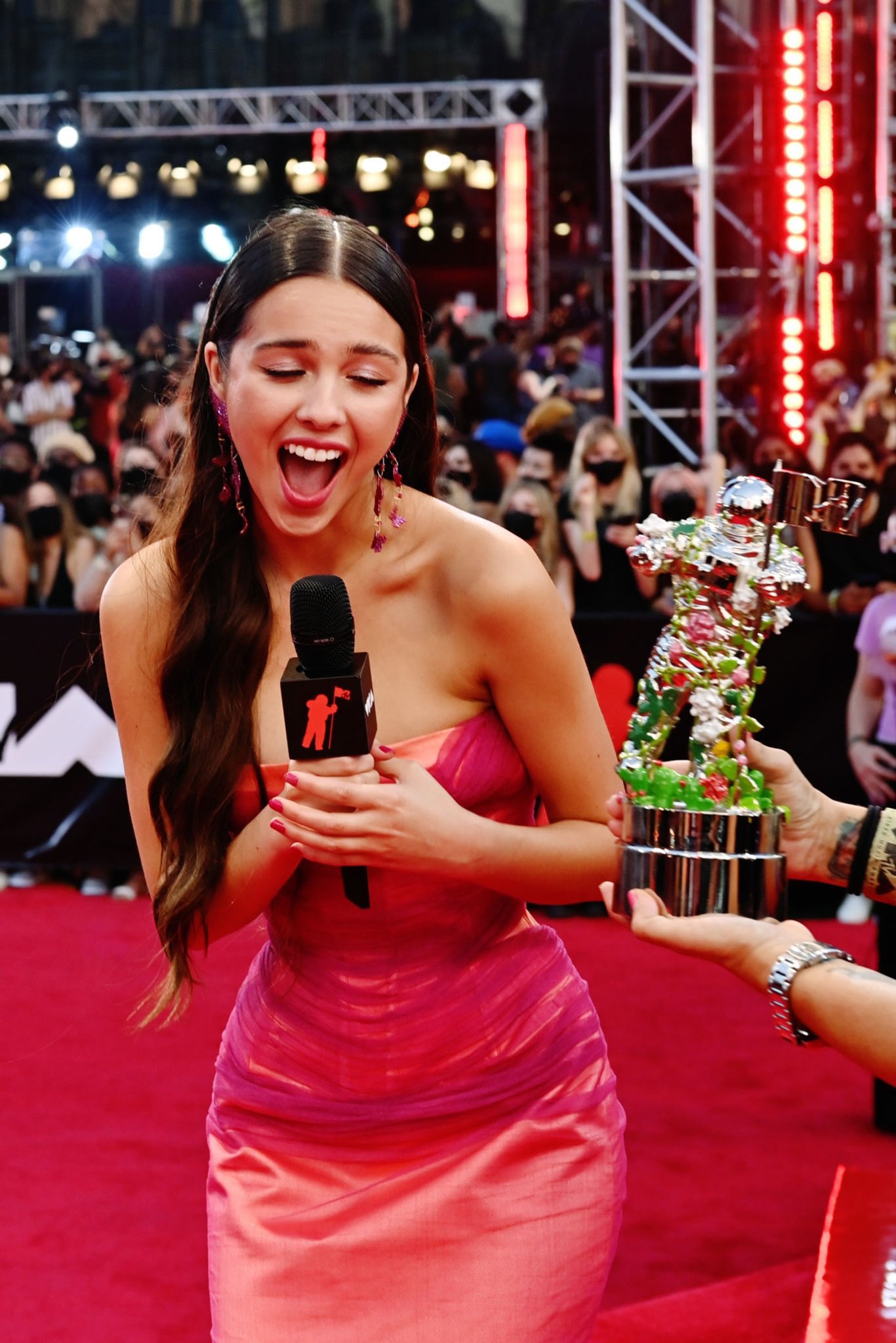 1242x2688 Olivia Rodrigo American Music Awards Portrait 2021 Iphone XS MAX  HD 4k Wallpapers Images Backgrounds Photos and Pictures