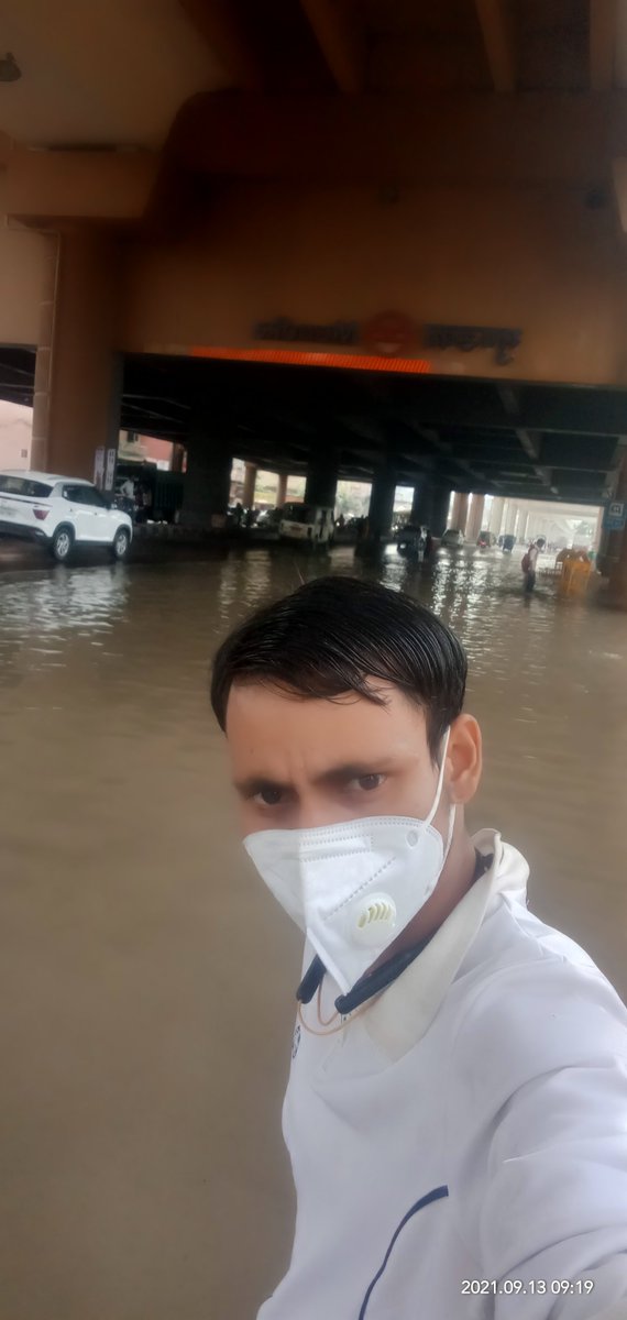mojtabaabadi77's tweet photo. desh kee raajadhaanee ka yah haal hai  Tu other  state Ka Hal kya hoga।  #Shame on delhi gov't https://t.co/vACRSfCEkY