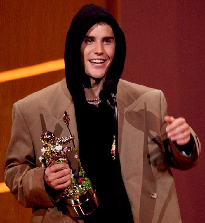 yourbiebernews's tweet photo. CONGRATULATIONS @justinbieber has won in two categories at #VMA 

-“Artist of the Year” 
-“Best Pop” for Peaches with Giveon and Daniel Caesar. https://t.co/ytMyRiuoVh