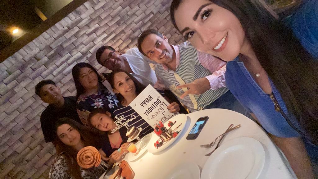 ProyectoBrujula's tweet photo. María José nos compartió esta imagen celebrando su pre cumpleaños en familia. Muchas Felicidades! 🎉 https://t.co/TdfLat9NBd