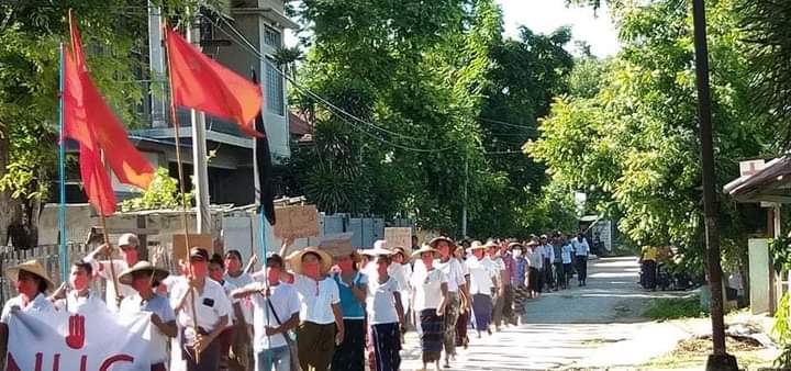 lae_thar's tweet photo. Locals from #ShweBo rallied and marched on today &amp; chanted revolt slogans and showed strong support to @NUGMyanmar.
#KyawMoeTunRepresentsMyanmar
#UN_RecognizeNUG
#Sep13Coup
#WhatsHappeningInMyanmar https://t.co/zeunffpX3c
