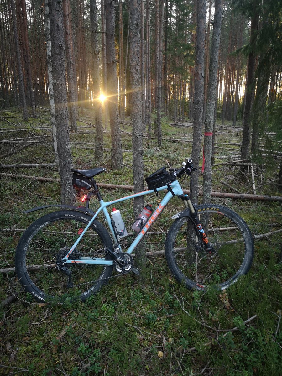 JuhaTenhonen's tweet photo. @Kampiapina Kuis tällänen perus #Trek'ki 🤔 Toi on #superfly7. Ite oon 198 ja hyvin riittää ja on asiallisen näkönen https://t.co/b0Ul1IzhP2