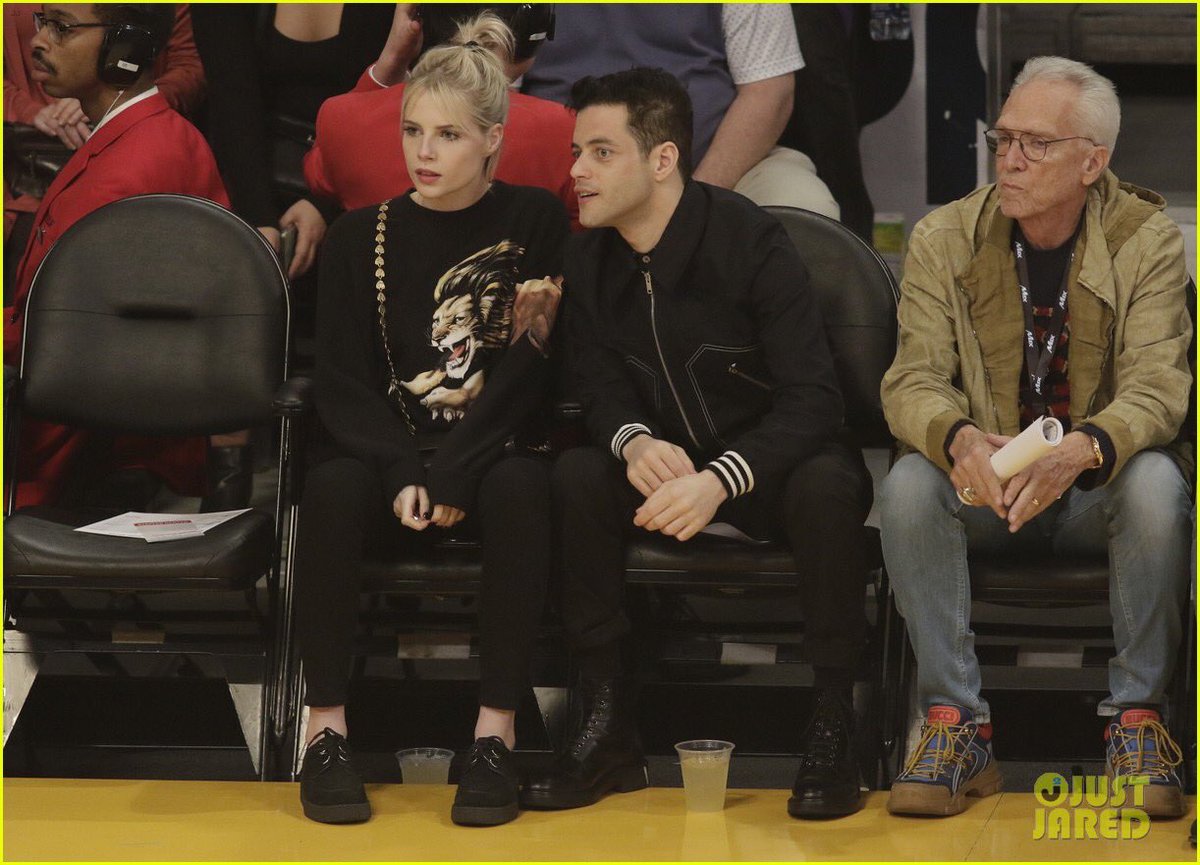 AAOsAwesomeFans's tweet photo. Wildcard Weekend 🧠 In honor of all the pics we’ve gotten of Rami attending tennis matches this year, here he is attending various other sporting events circa 2017-2019 (along with Lucy, Spike Lee, & David Beckham) 😍🥰🎾🏀⚾️ #RamiMalek #RamiThemeDays #WildcardWeekend *thread* https://t.co/W4Ty9PKMDd