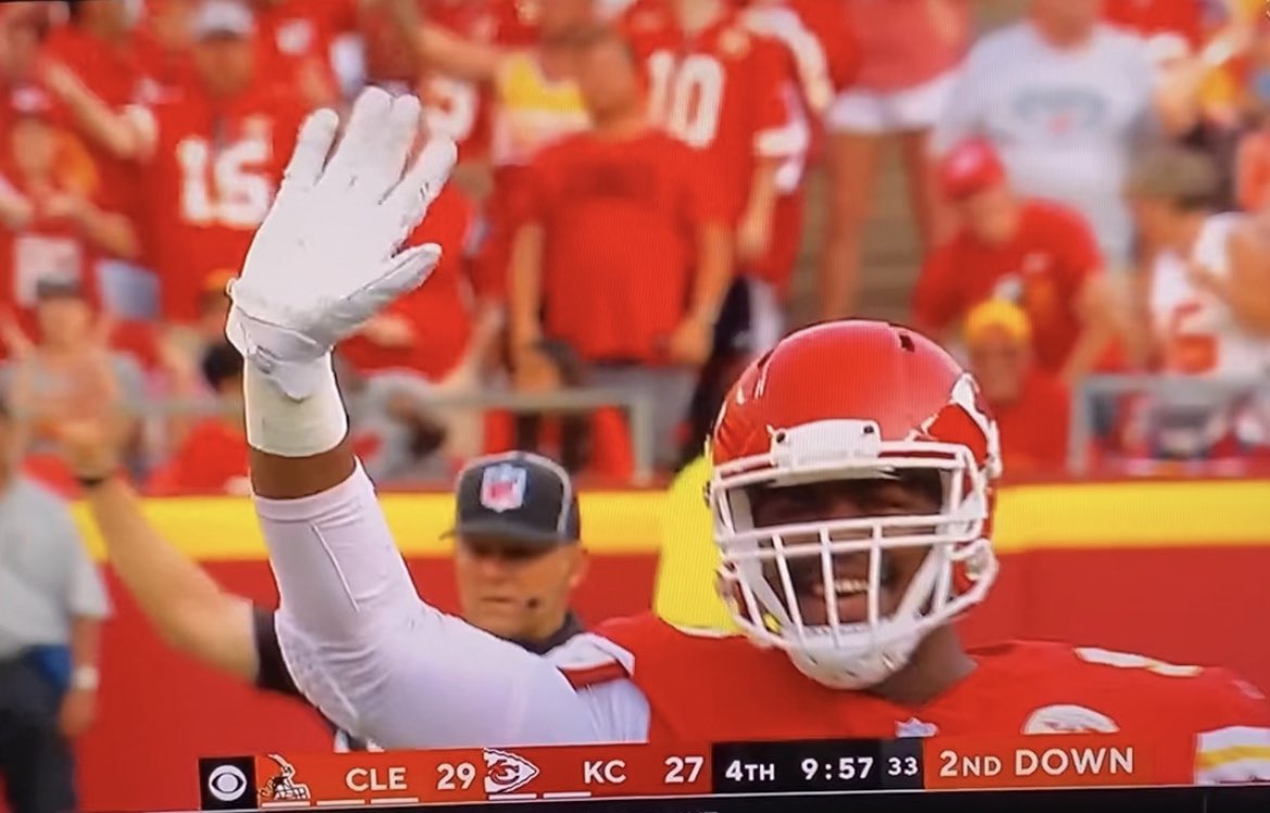 youALLREDy_know's tweet photo. A meet cute if I’ve ever seen one:

Big plays and a big win today chiefs!!!! https://t.co/y5hJX4R9Qp