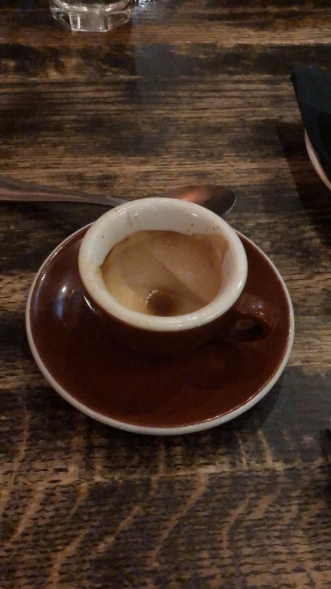 alsnn__'s tweet photo. 맛있는 이탈리아의 에스프레소를 마셨어요 ☕️ 식사한 후에 커피를 정말 좋아해요 https://t.co/K9QXtOMbM5