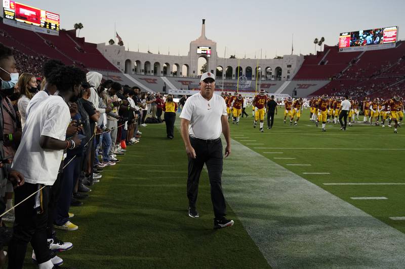 ANNMediaSports's tweet photo. The boos at the Coli last night were loud, but they were not just a reaction to Week 2, @NathanAckerman_ writes — they were a reaction to perpetual underachievement under Clay Helton. The solution: A new head coach. 

Opinion: https://t.co/zD7J0LMz8s

(AP/Marcio Jose Sanchez) https://t.co/EUW4NkaiGc