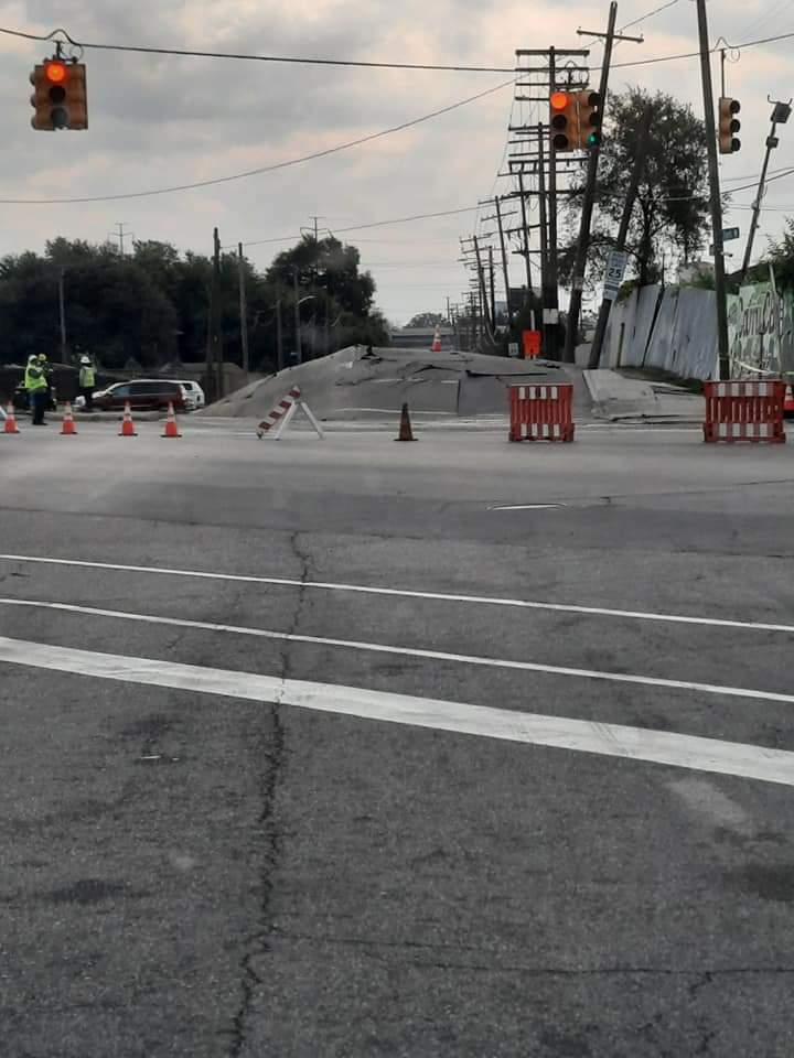 MXLDET's tweet photo. Apparently a gas line erupted, tilting a building and blowing out water lines in SW Detroit. Just another run of the mill #fossilfuel catastrophe in #Detroit.
If you are experiencing odors or smells, please immediately call the State's EGLE hotline: 1-800-292-4706. Don't wait! https://t.co/QM8JkPrRep