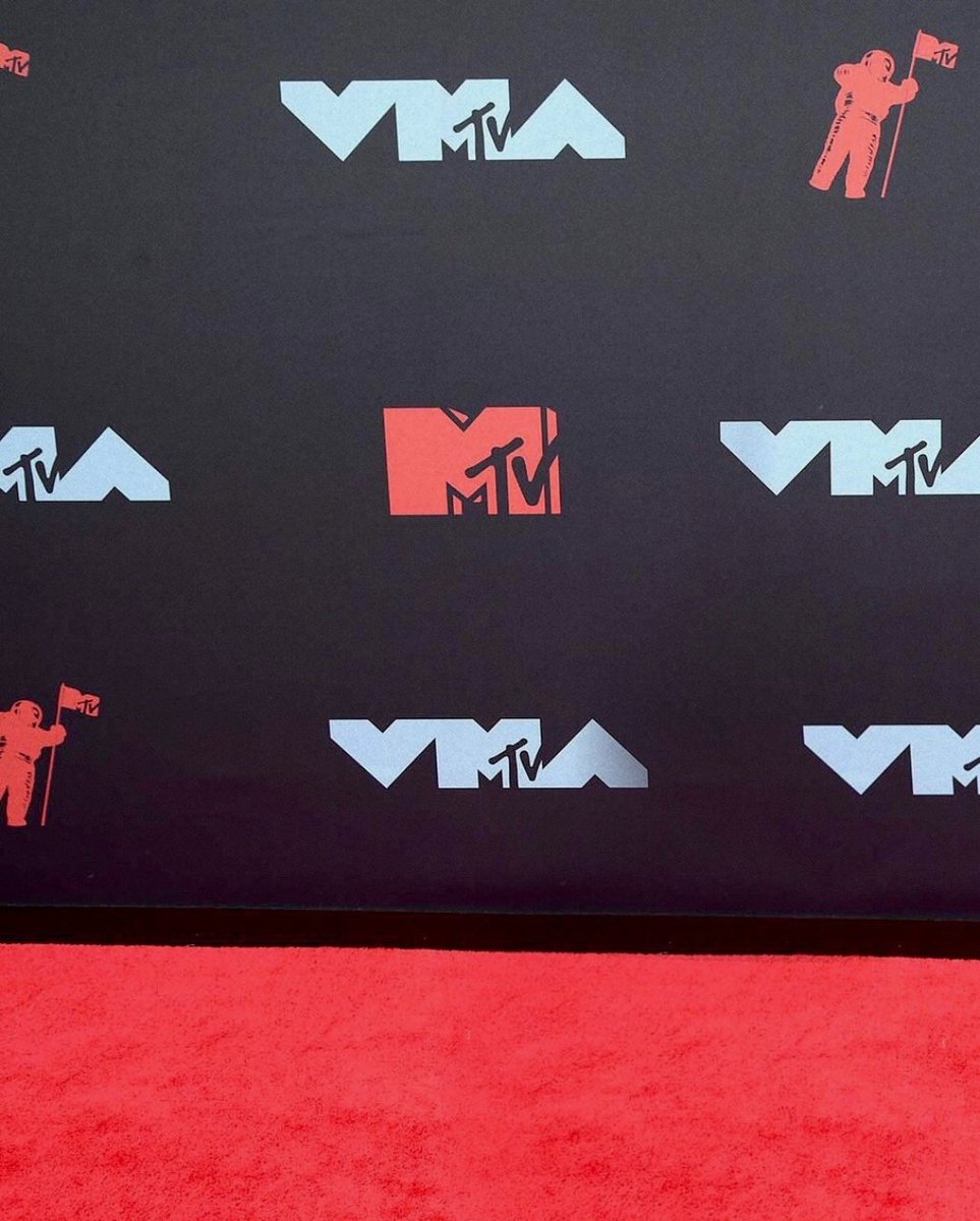 bbluewingg's tweet photo. não gente mas o my chemical romance, fall out boy e o paramore no tapete vermelho desse vma...🤤🤤🤤🤤 https://t.co/awNJgeEg5s