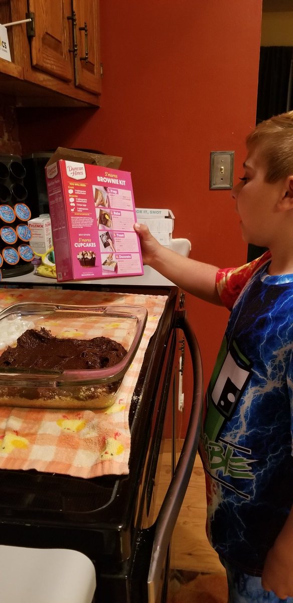EricaShipley8's tweet photo. Reading smores cooking directions absolutly counts for  nightly  reading...right?!?
#ROAR 🐯
#TMGENIUS https://t.co/ne1iwTFoZz