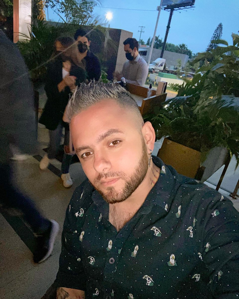 ivanchildro's tweet photo. ¿Y ahora que se hace, con quien o que? #viral #ChismeFlop #childropower #childrorp #salu2 #gay https://t.co/tGAcqfKN03
