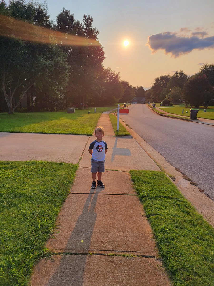 MrsManning517's tweet photo. Spending some time with my baby boy was exactly what I needed, just taking a walk, swinging, and listening to him talk about his day. And to top it off he looked at me and said, "Mama, I like this day." π₯°
#RCEWellnessChallenge #WellnessHCS @sheri_bibbs
#WeAreRacers https://t.co/uFHlLgg5qz