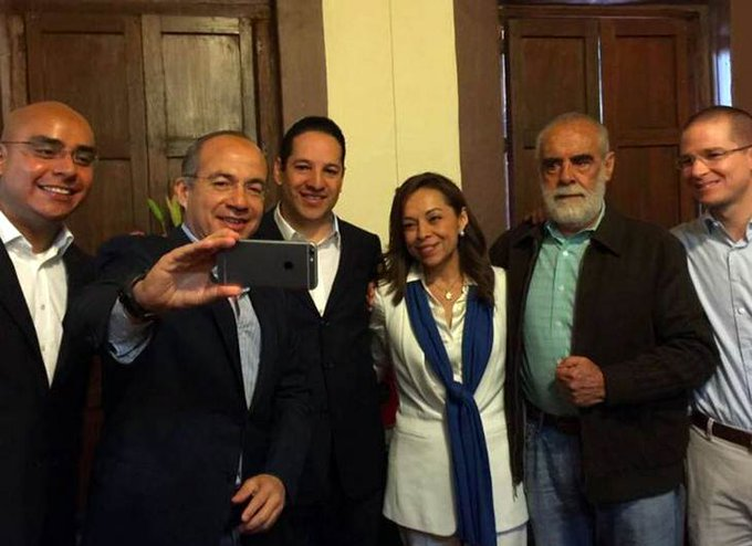 Quienes contribuyeron a hundir al país ahora fomentan el miedo, para que la sociedad crea preferible que vuelva el régimen corrupto y saqueador.
Contra esta amnesia inducida realizamos cada noche el PaseDeLista, 9pm, un ejercicio de memoria para no olvidar lo que hicieron.