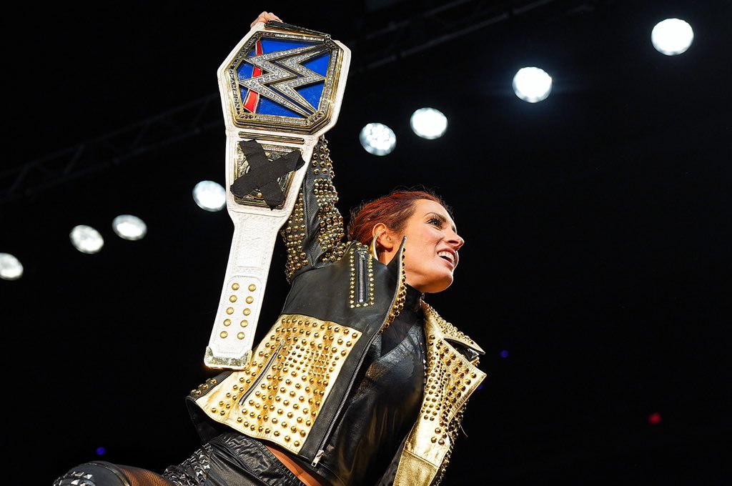 Video: Becky Lynch Confronts WWE Fan Calling Her A Pu**y 1