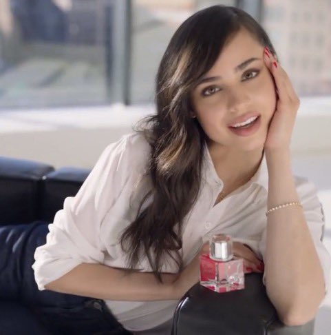 madison_laterz's tweet photo. Sofia Carson for Revlon
That’s it. That’s the tweet #oneheart #RevlonXSofia @SofiaCarson https://t.co/uLja93noek