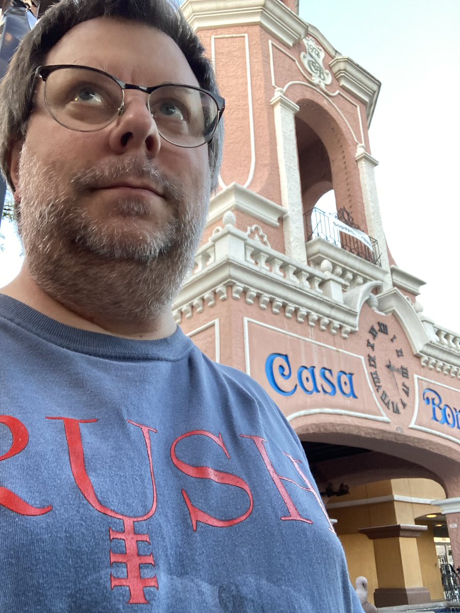 RobShofner's tweet image. Dear @Danny_Peart I did as you asked. Wore a shirt for your brother today, met a random fan, and engaged in some conversation about his birthday and all your family has given us. My thoughts are with you today.