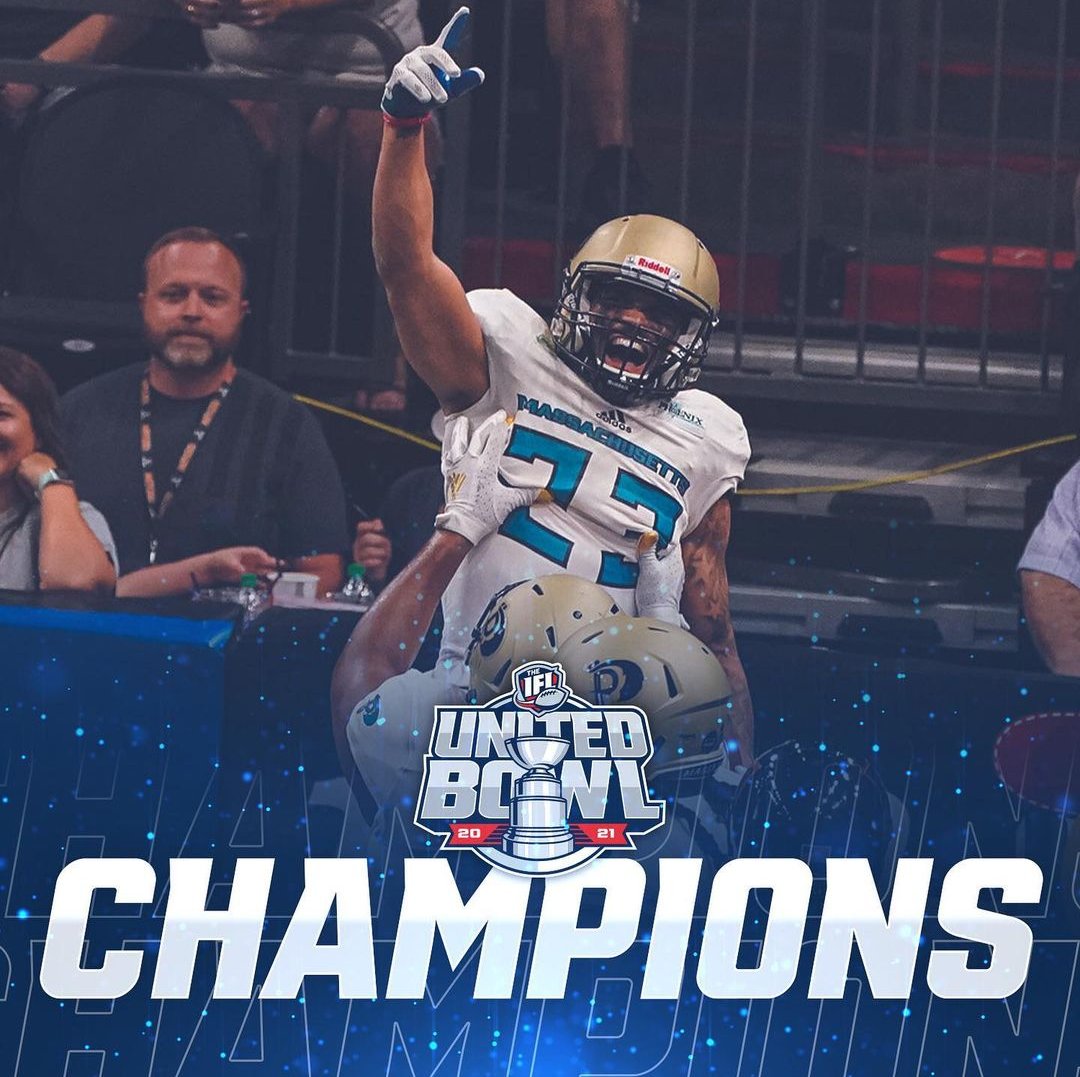 CoachSnay's tweet photo. United Bowl Champions! https://t.co/MJ5gjDG1hx