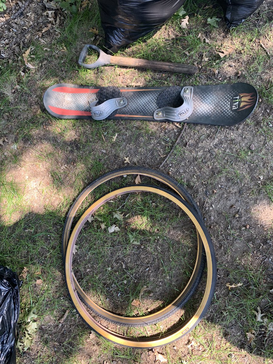 YoungPeoplesCo1's tweet photo. Extremely successful park clean up at Wilson Park today! Best finds were lots of moldy carpet, snowboard, bike tires and the top of a shovel. Stay tuned for what we’re doing next week! https://t.co/5DzZEAsvwy